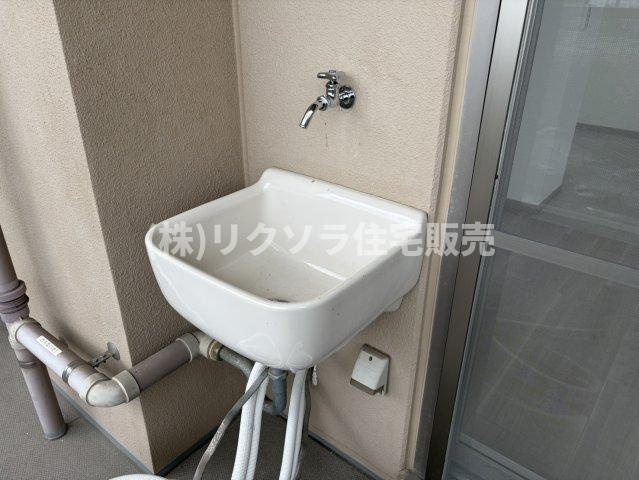 リバティパーク枚方D棟プログレスタワーのバルコニー|スロップシンク
■物件内覧・資金計画相談・住宅ローン相談、リフォーム相談、お問合せ受付中■
※当日・翌日のご内覧、ご相談はお電話でのお問合せがスムーズです！