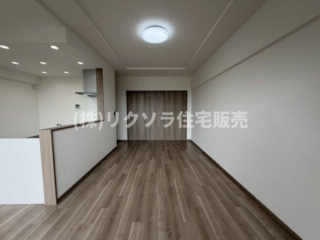 リバティパーク枚方D棟プログレスタワーの居間・リビング|LDK17.0帖
■物件内覧・資金計画相談・住宅ローン相談、リフォーム相談、お問合せ受付中■
※当日・翌日のご内覧、ご相談はお電話でのお問合せがスムーズです！