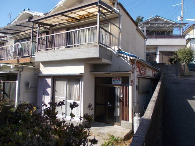 塩屋町５丁目貸戸建のエントランス