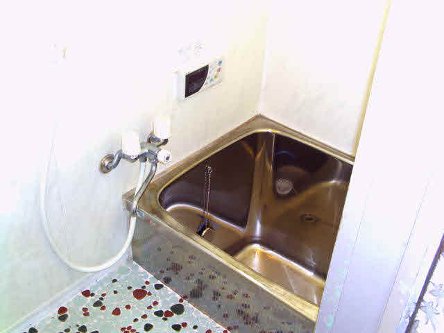 塩屋町５丁目貸戸建の浴室|築古ですが室内丁寧にお使いです