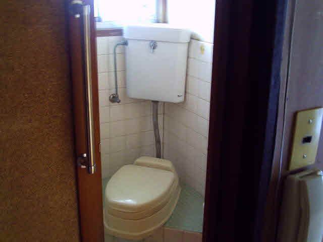 塩屋町５丁目貸戸建のトイレ