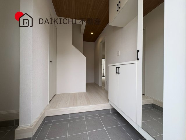 【玄関】 | 北本市東間4期　新築戸建　全5棟　4号棟