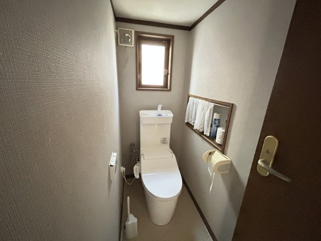 阿南市那賀川町上福井堂免中古戸建のトイレ