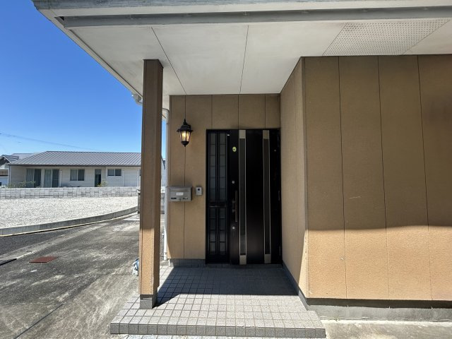 阿南市那賀川町上福井堂免中古戸建の玄関