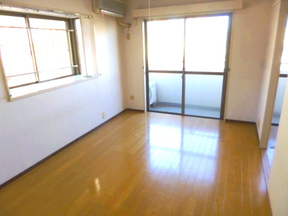 東府中マンションの洋室