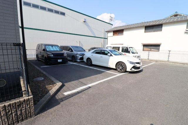 フルール高柳　A棟の駐車場