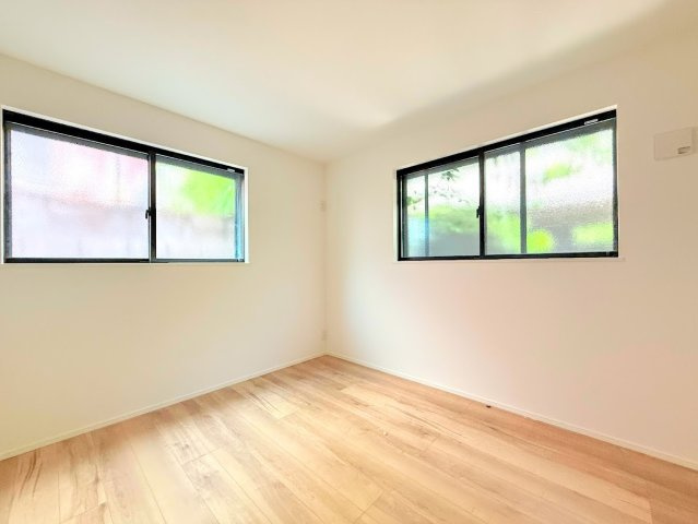 保土ヶ谷区権太坂３丁目　新築戸建ての洋室|◆感性を育むプライベートルームはシンプルでスマートな空間。好みの空間で読書をしたり、音楽を聞いたりと一人の時間も充実したものにできます。