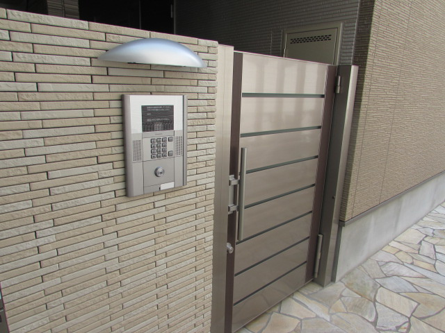 フジパレス宝塚南Ⅰ番館のエントランス|ゆとりのあるエントランスです