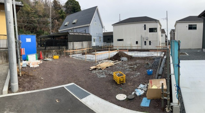 【外観】 | 富士市中野 2期 新築一戸建て | 現在建築中の外観画像です。ご内覧は同じメーカーの完成物件へご案内いたしますので、いつでもご相談ください！