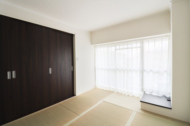 【ReDream】シャルマンコーポ神足の和室|タタミ表替！リビングに面している扉を開けることで、より開放的な空間に！

現地（2025年2月）撮影