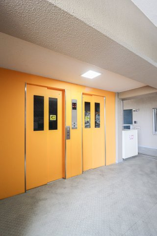 【ReDream】シャルマンコーポ神足のその他共用部分|エレベーター完備で上階への移動もスムーズ。日々の暮らしを快適にサポートします。

現地（2025年2月）撮影