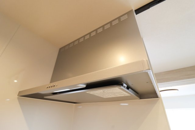 【ReDream】シャルマンコーポ神足のキッチン|【換気扇】
●女性の方でも取り外せるワンタッチの換気扇なのでお掃除もラクラクできちゃいますね！
●汚れやすいキッチン周りがキレイに保てます！