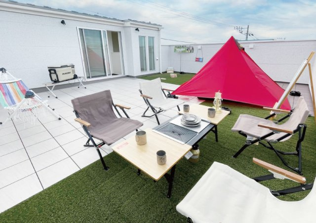  | トラストステージ×カラーズ【そらいろ空間】朝霞市田島2丁目4期　全2棟 | 【そらいろ空間（屋上）】
マイタウンが提案する「屋上～そらいろ空間～」はセカンドリビングや庭としても使えるなリラックス空間。
メンテナンス性にも優れており、快適で彩り豊かな暮らしを実現します。