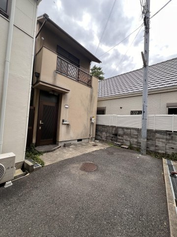 今崎邸貸家の駐車場