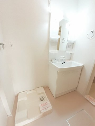 ソラーナＳ　Ｃの洗面所|脱衣スペースもあります