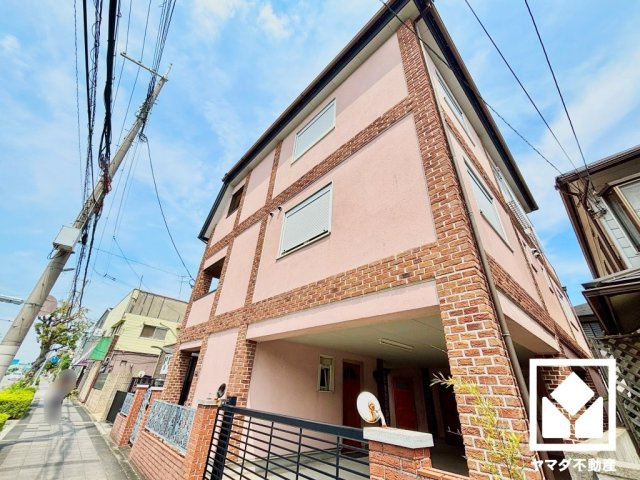 西宮市甲子園六石町の外観|最寄りの阪神本線「甲子園駅」まで傾斜が少ないほぼ平担な道のりで、自転車やベビーカーでの移動もスムーズになります。