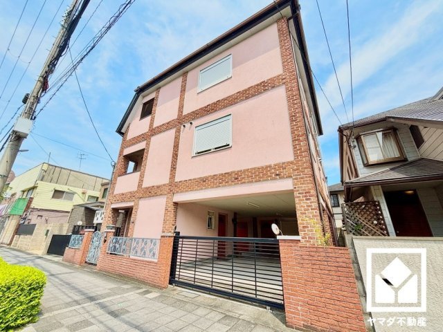 西宮市甲子園六石町の外観|阪神本線「今津」駅と、阪急今津線「今津」駅はペデストリアンデッキで結ばれており、乗り換えもスムーズ。阪急今津線「今津」駅は始発駅のため座席にも座りやすく、快適な移動が可能です。