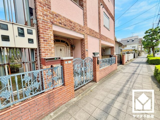 西宮市甲子園六石町の外観|広々17.3帖の3階LDKが魅力。ゆったりとした快適リビングで温かい団らんの時間を。キッチンに隣接した約18.4帖の2階洋室も、リビングとしてご活用いただけるレイアウトです。