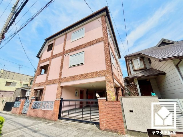 西宮市甲子園六石町の外観|2階は安全性と使いやすさを兼ね備えたIHクッキングヒーター仕様で、快適なキッチンライフ。お手入れもラクラクです。