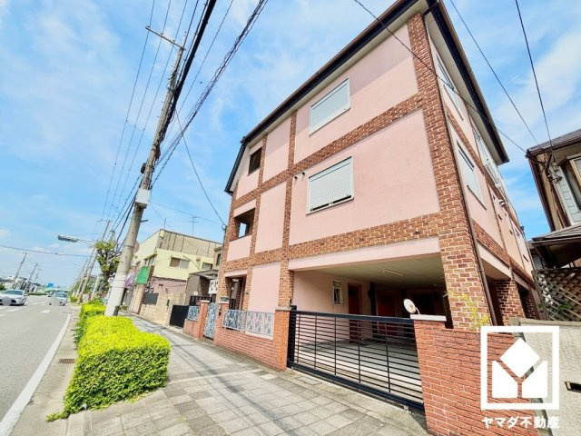 西宮市甲子園六石町の外観|2階・3階に室内洗濯機置場がございますので、天候に左右されず洗濯していただけます。
