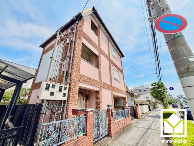 西宮市甲子園六石町の外観|3沿線利用可能で、毎日の通勤・通学だけでなく、休日のお出かけまで利便性に優れています。