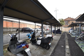 【駐車場】 | バイク置き場。空き区画の有無や駐輪料金、サイズおよび排気量規定などについては、改めてお問い合わせください。～即日のご見学可能～　お問合せはお気軽にどうぞ。
