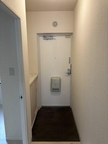 マンションカネマツＢ棟の玄関