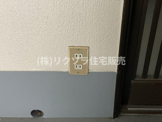 藤田町４丁目　中古一戸建てのその他共用部分|駐車場内コンセント
■物件内覧・資金計画相談・住宅ローン相談、リフォーム相談、お問合せ受付中■
※当日・翌日のご内覧、ご相談はお電話でのお問合せがスムーズです！