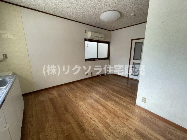 藤田町４丁目　中古一戸建ての居間・リビング|LDK10.0帖
■物件内覧・資金計画相談・住宅ローン相談、リフォーム相談、お問合せ受付中■
※当日・翌日のご内覧、ご相談はお電話でのお問合せがスムーズです！