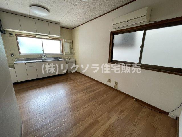 藤田町４丁目　中古一戸建ての居間・リビング|LDK10.0帖
■物件内覧・資金計画相談・住宅ローン相談、リフォーム相談、お問合せ受付中■
※当日・翌日のご内覧、ご相談はお電話でのお問合せがスムーズです！