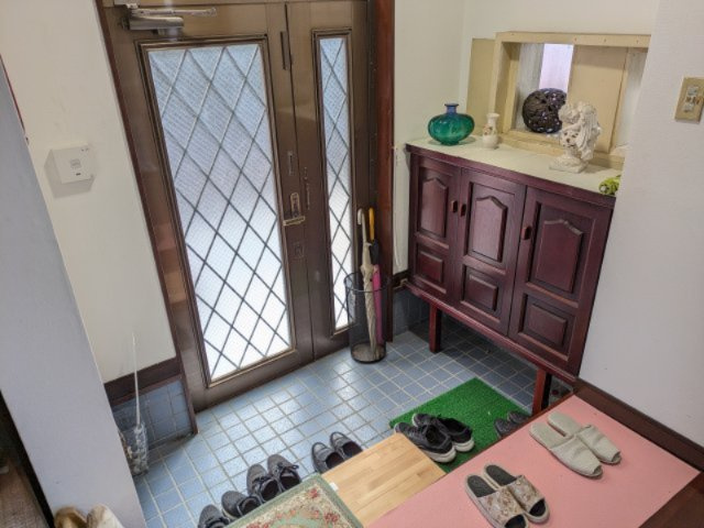 【玄関】 | 大網白里市南横川　店舗付住宅 | 居住部
