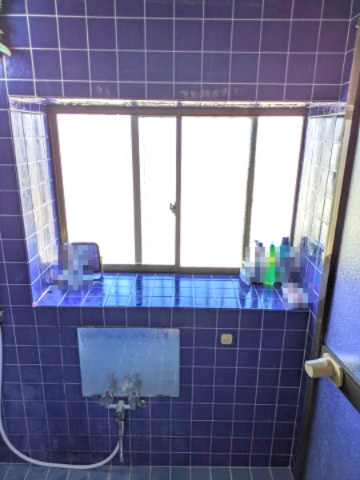 【浴室】 | 大網白里市南横川　店舗付住宅 | 2階　浴室窓