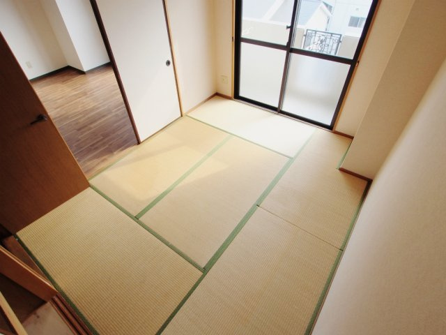グラビスコート福本の和室