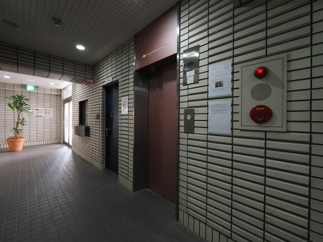 大阪市天王寺区上本町６丁目の賃貸マンションのロビー