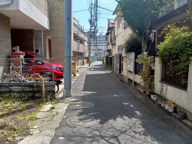 品川区荏原　建築条件なし売地の前面道路含む現地写真