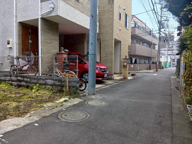 品川区荏原　建築条件なし売地の前面道路含む現地写真