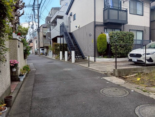 品川区荏原　建築条件なし売地の前面道路含む現地写真