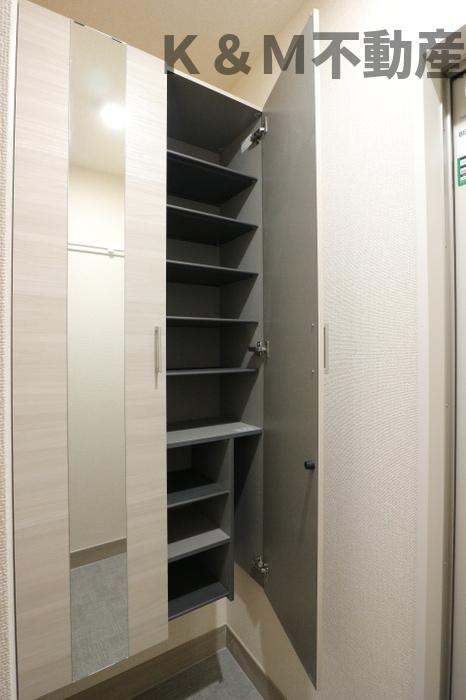 リベラルの玄関|収納もある玄関です