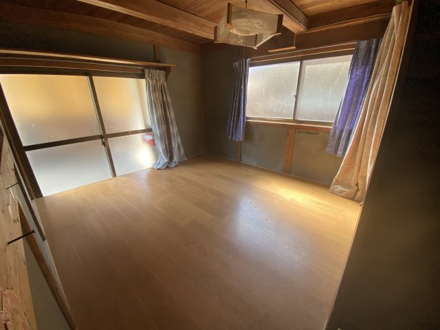丹波市青垣町中佐治の中古一戸建の洋室|離れ6帖