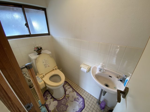 丹波市青垣町中佐治の中古一戸建のトイレ|正門側