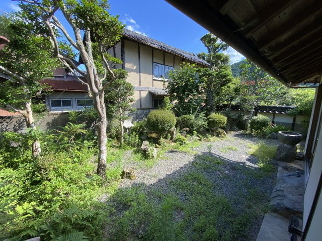 丹波市青垣町中佐治の中古一戸建の庭