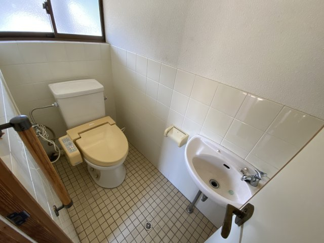 丹波市青垣町中佐治の中古一戸建のトイレ|外トイレ