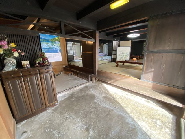 丹波市青垣町中佐治の中古一戸建の玄関