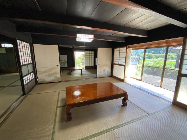 丹波市青垣町中佐治の中古一戸建の和室|8帖、縁側