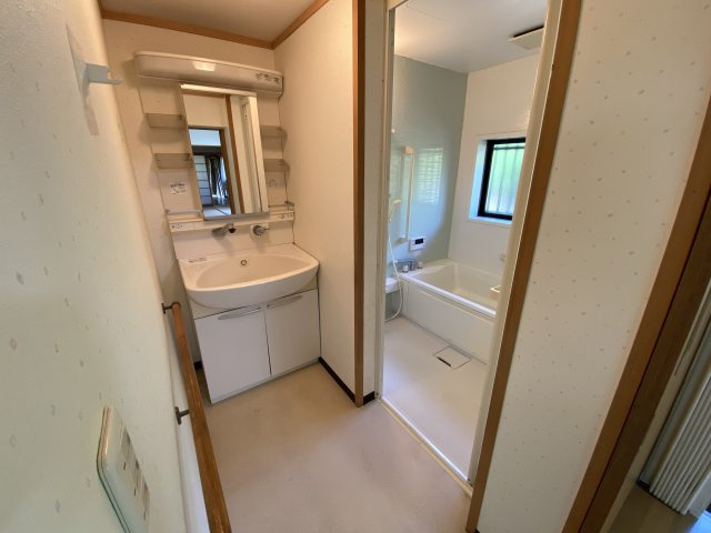 丹波市青垣町中佐治の中古一戸建の洗面所|脱衣場