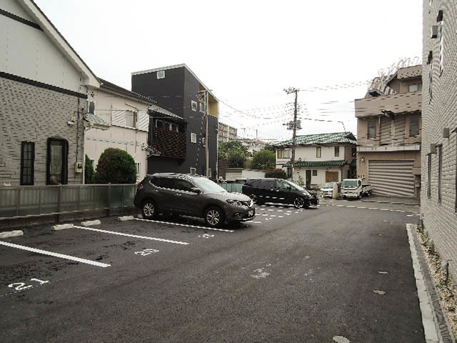ヴィルヌーブダイツ　弐番館の駐車場