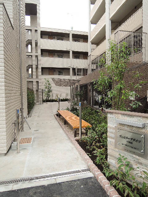 ヴィルヌーブダイツ　弐番館のエントランス|入居者様同士でコミュニケーション取りやすく配慮されております