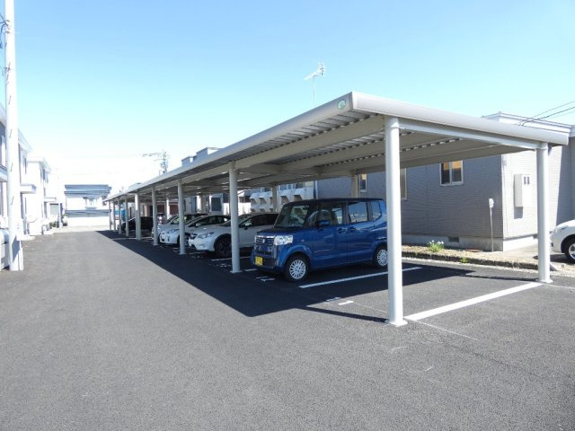 ドルフ③の駐車場
