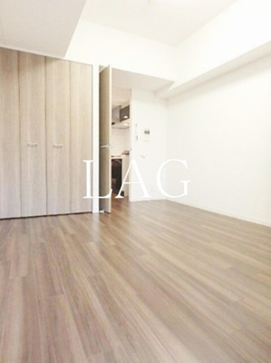 【居間・リビング】 | セレニティコート虎ノ門 | 洋室のお部屋です。