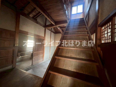 【その他】 | 三木市口吉川町西中 | 2階へ上がる階段